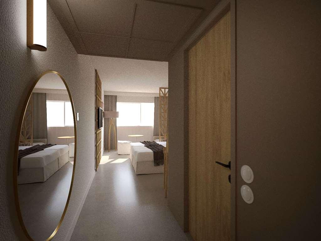 Mercure Raphael Centre Hotel 4*