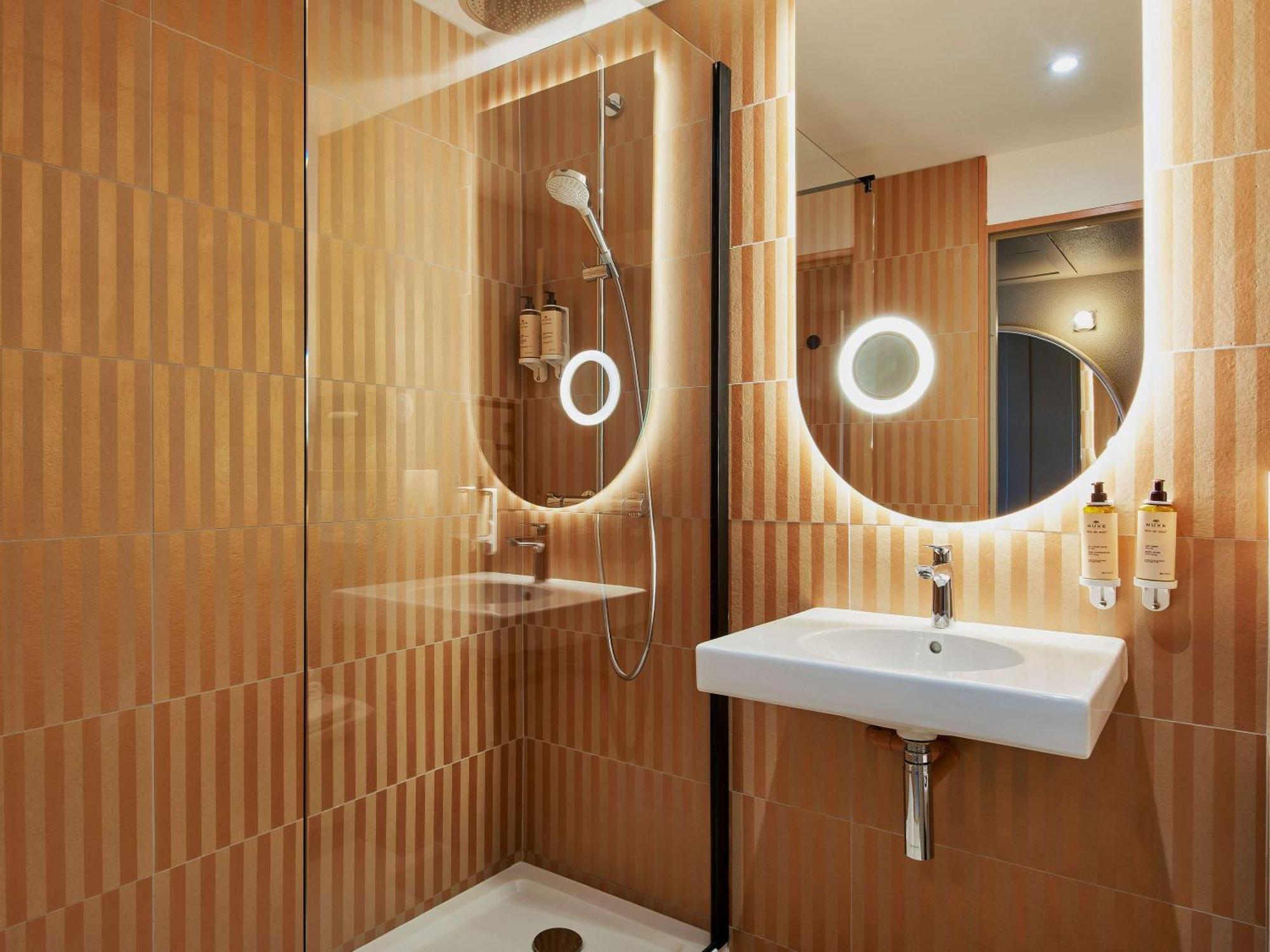 Mercure Raphael Centre Hotel